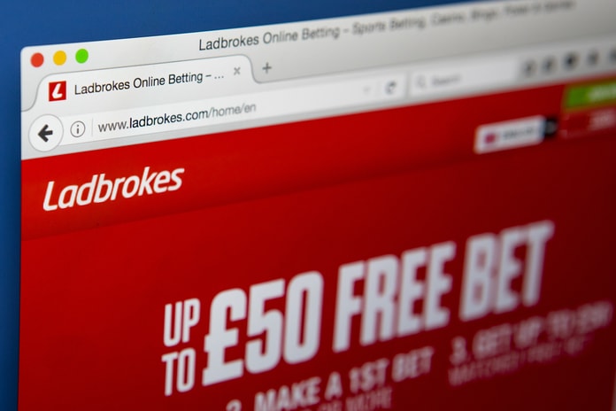 Ladbrokes wieder im Rampenlicht, weil er gegen Regel 4 verstoßen hat, um die Abzüge zu maximieren